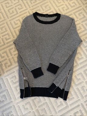 Gap womens black and white sweater.